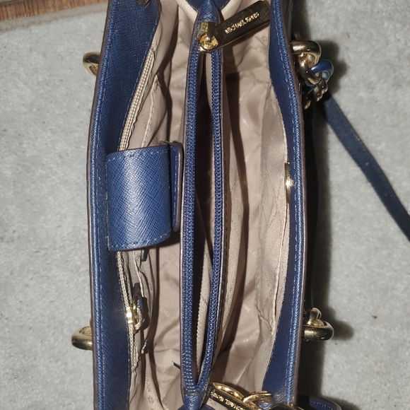 Bundled sale Michael kors purse and wallet - Picture 7 of 15